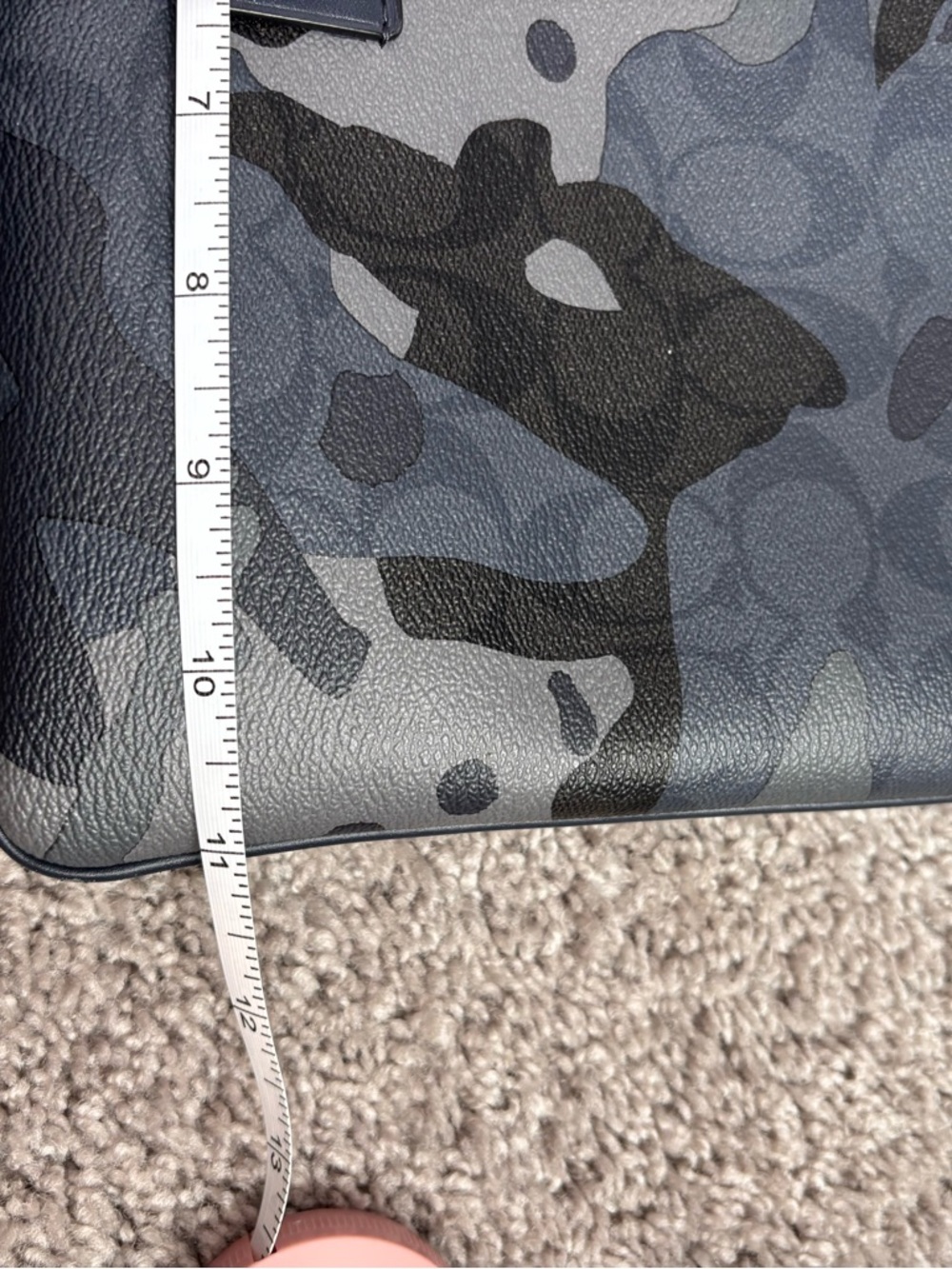 COACH men’s large pouch in blue camo - Picture 6 of 7